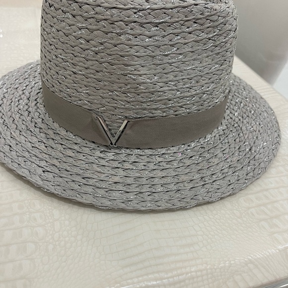 Vince Camuto Gray Straw Hat with Silver Detail - Picture 1 of 4